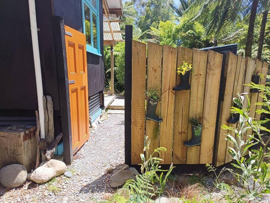 Gumboot Paradise Eco Stay Barrytown Luaran gambar