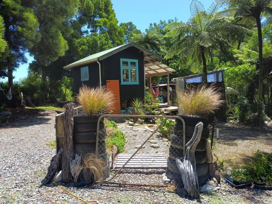 Gumboot Paradise Eco Stay Barrytown Luaran gambar